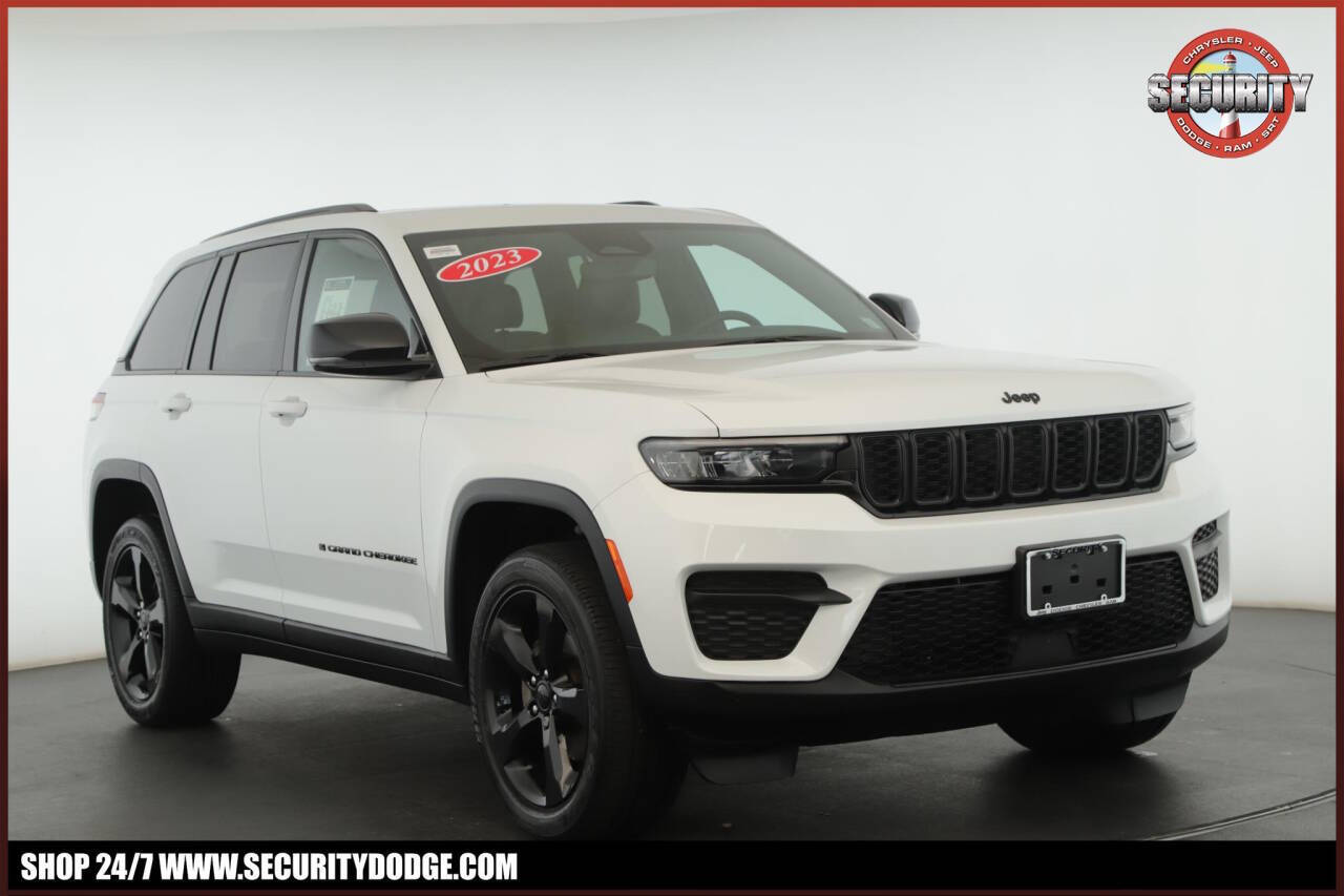 White 2023 Jeep Grand Cherokee Altitude X 4x4 Altitude X 4dr SUV 1