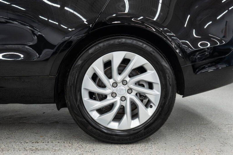 2023 Land Rover Discovery P300 S R-Dynamic