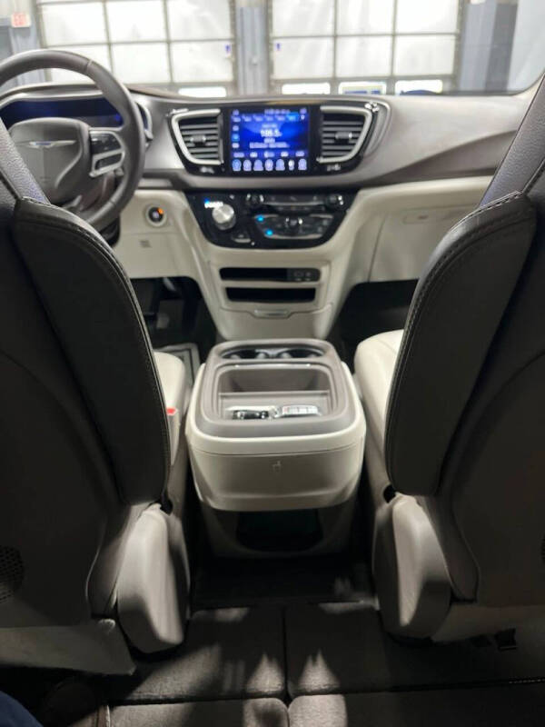 2017 Chrysler Pacifica Touring-L