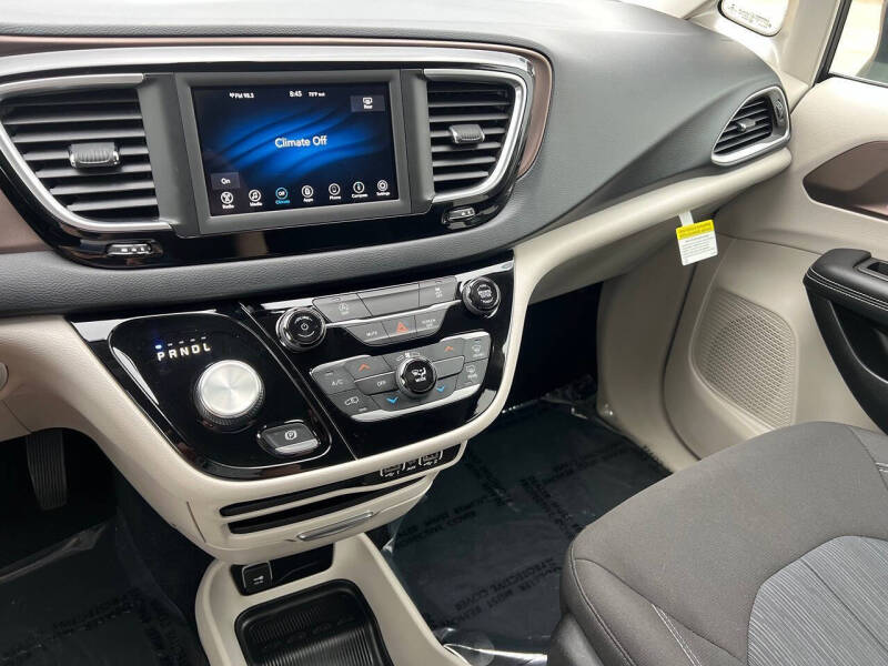 2021 Chrysler Voyager L