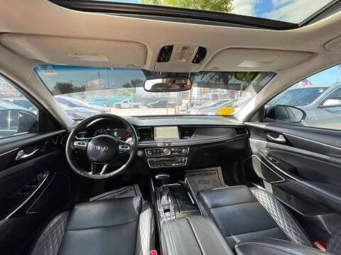 2017 Kia Cadenza Technology