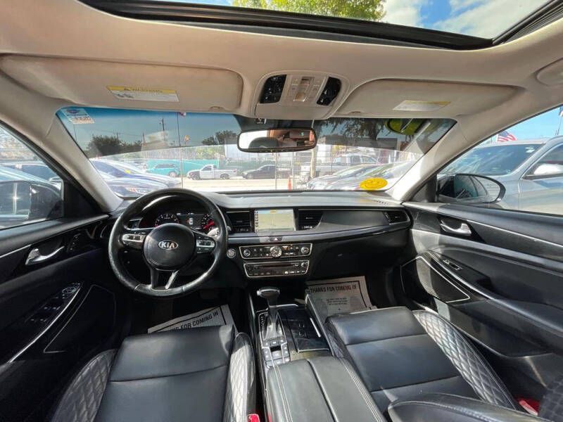 2017 Kia Cadenza Technology