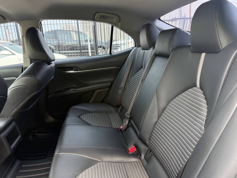 2020 Toyota Camry SE