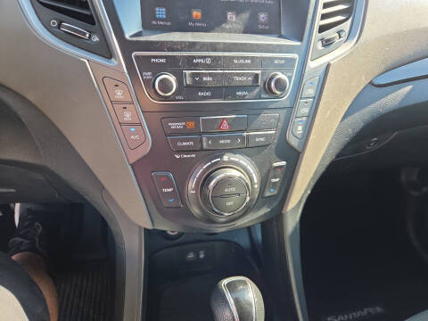 2017 Hyundai Santa Fe SE