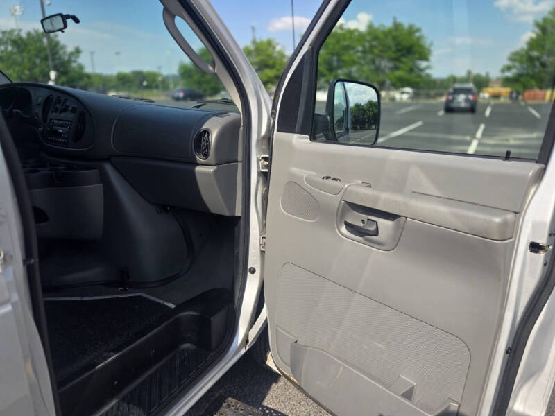 2008 Ford E-Series E-150 XLT