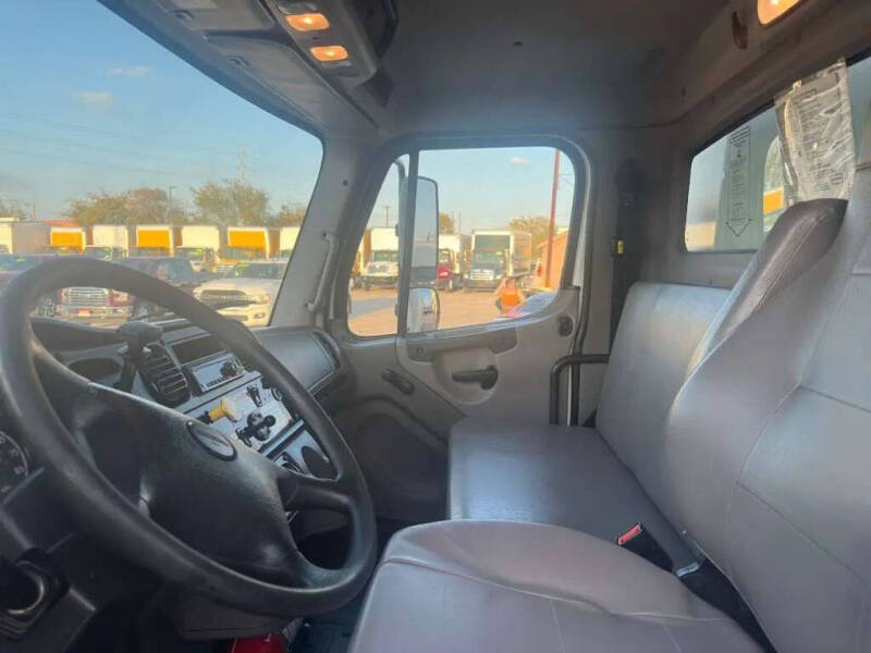 2020 Freightliner M2 106