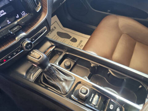 2021 Volvo XC60 T5 Momentum