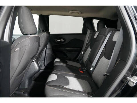 2016 Jeep Cherokee Sport