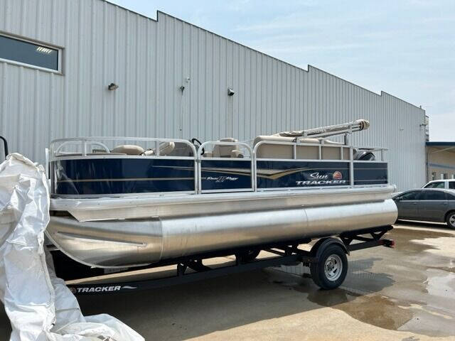 2025 Sun Tracker Bass Buggy 18 DLX