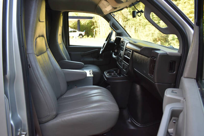 2022 GMC Savana 2500