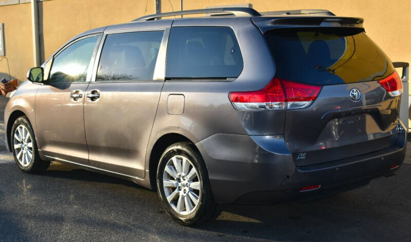 2014 Toyota Sienna XLE 7-Passenger