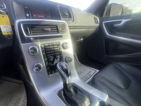 2017 Volvo V60 T5 Platinum