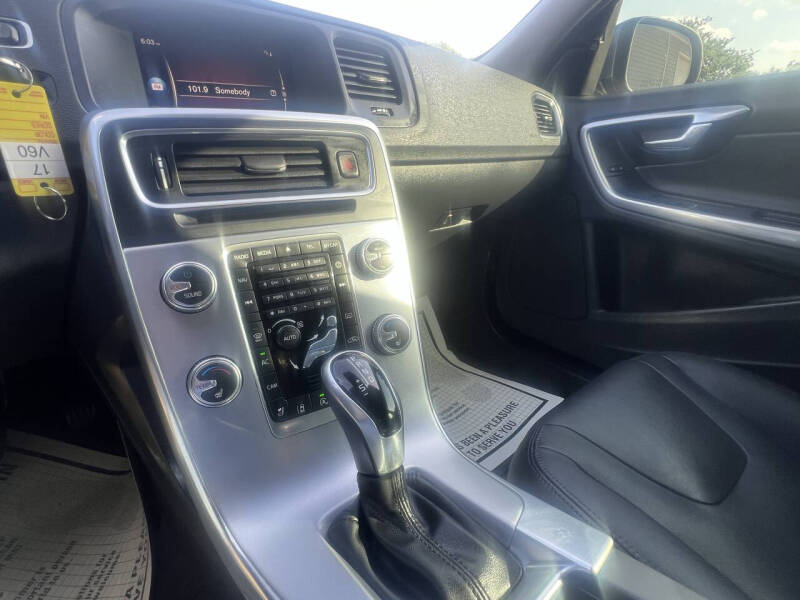 2017 Volvo V60 T5 Platinum