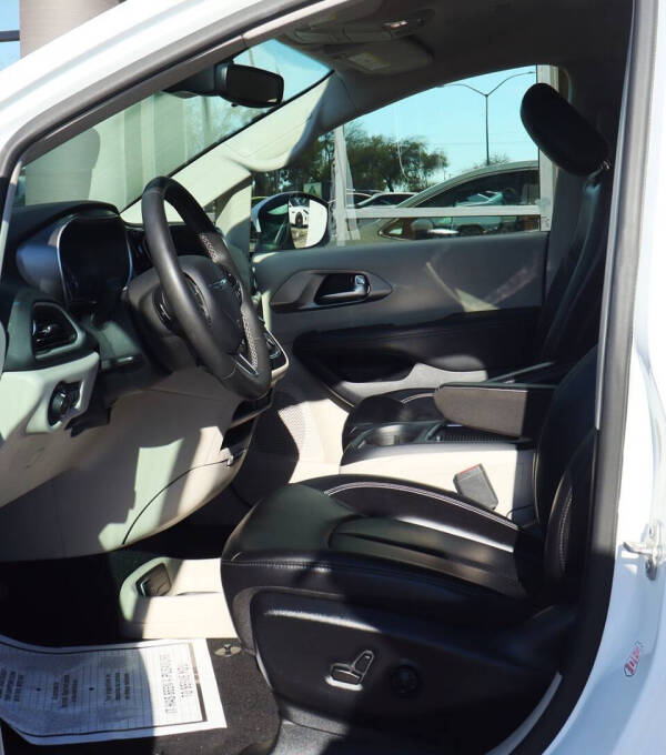 2023 Chrysler Pacifica Touring L