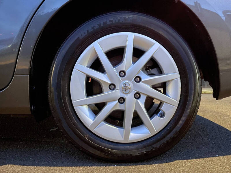 2012 Toyota Prius v Three