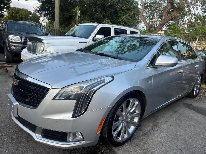 2018 Cadillac XTS Platinum's photo