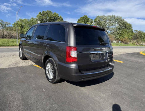 2015 Chrysler Town and Country Touring-L