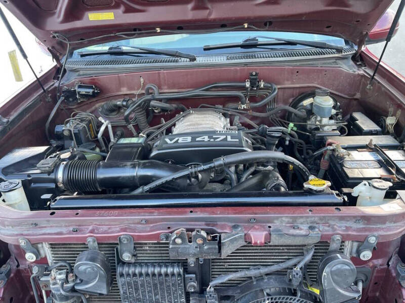2004 Toyota Sequoia SR5