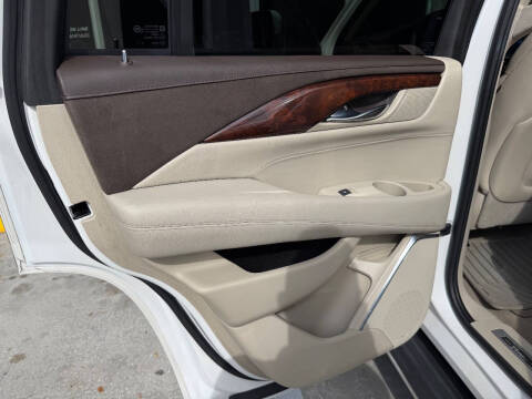 2016 Cadillac Escalade Luxury Collection