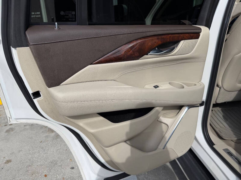 2016 Cadillac Escalade Luxury Collection