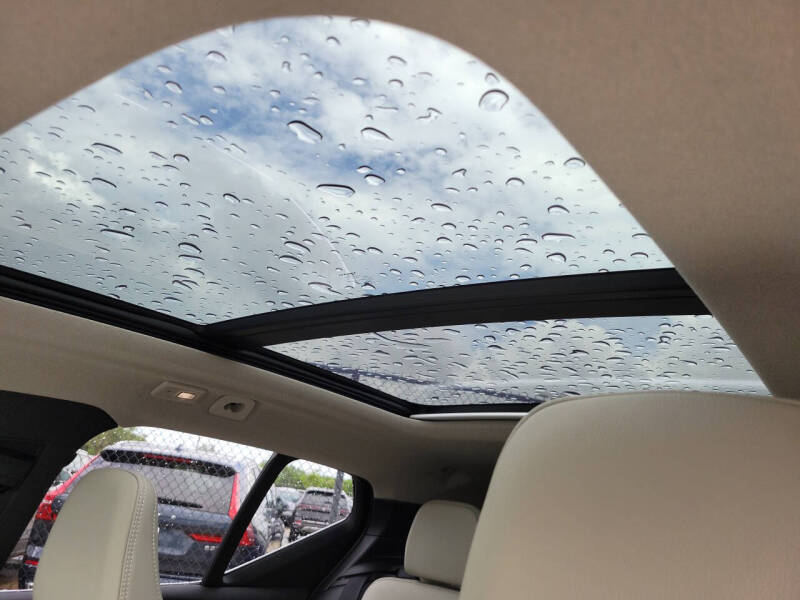 2024 Volvo XC40 B5 Plus Bright Theme