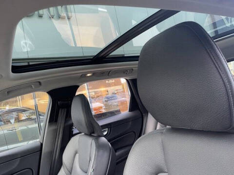 2025 Volvo XC60 B5 Plus Dark Theme