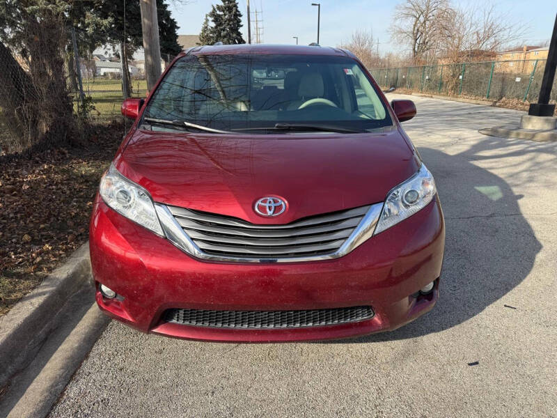 2014 Toyota Sienna XLE photo 3