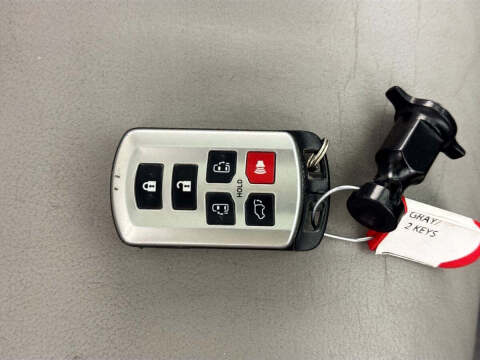 2018 Toyota Sienna XLE 8-Passenger