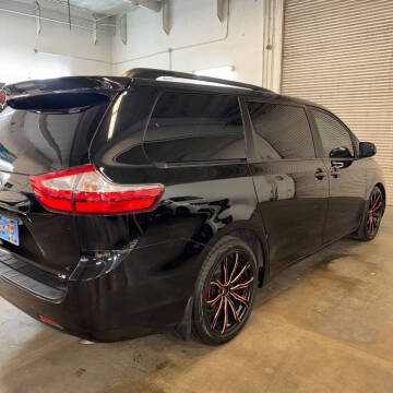 2017 Toyota Sienna LE 8-Passenger