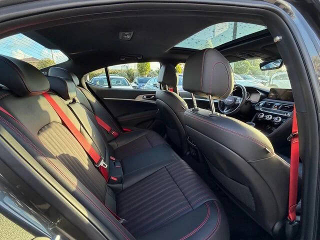 2023 Genesis G70