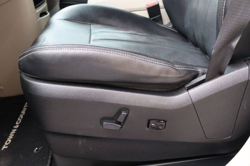 2013 Chrysler Town and Country Touring