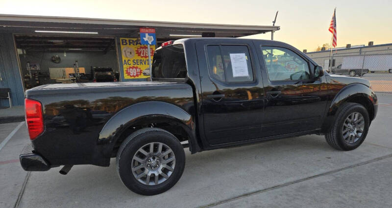 2012 Nissan Frontier SV photo 18