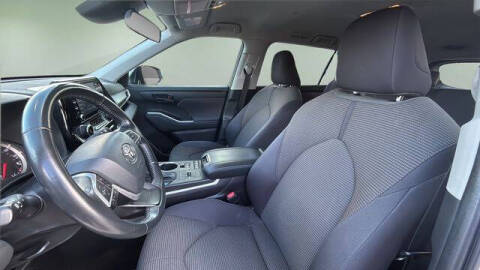 2022 Toyota Highlander LE