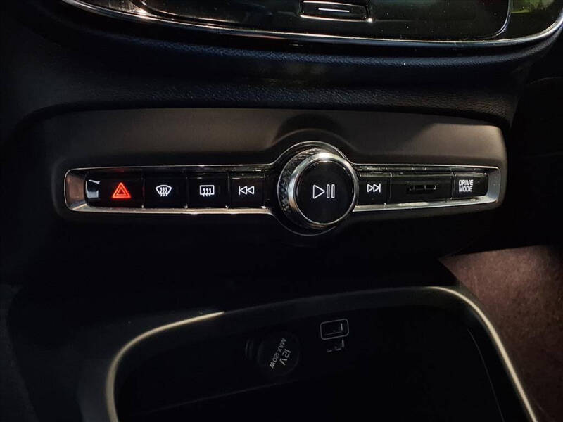 2021 Volvo XC40 T4 Momentum