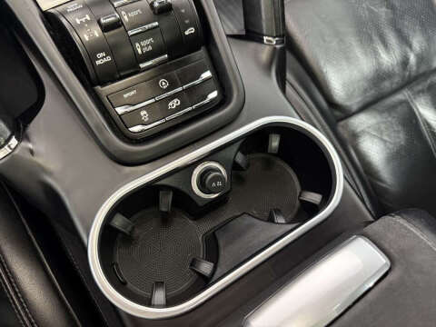 2016 Porsche Cayenne GTS