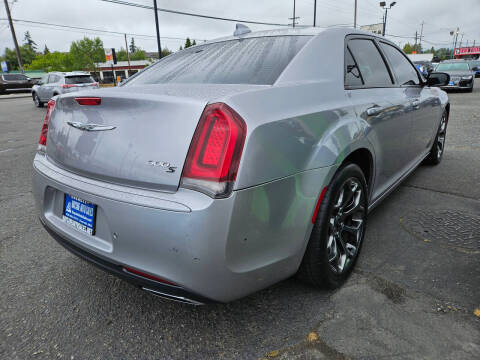 2018 Chrysler 300 S