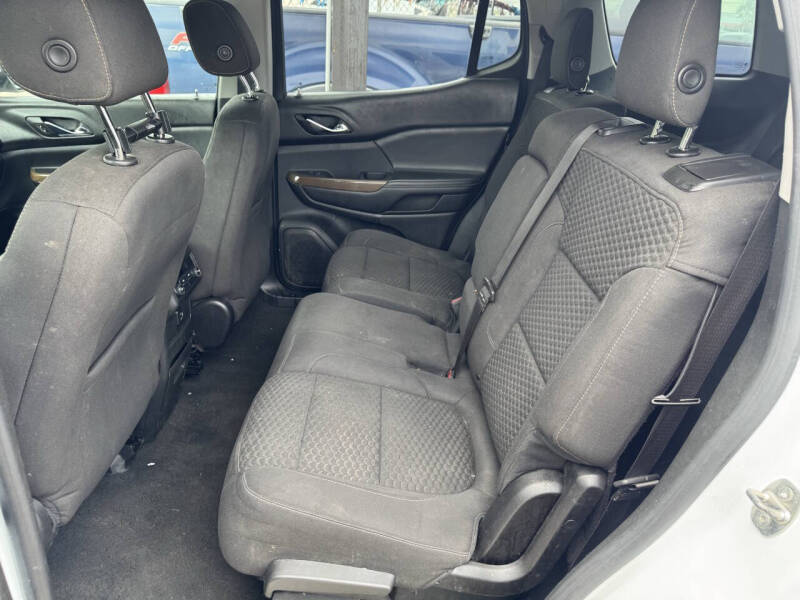 2017 GMC Acadia SLE-2