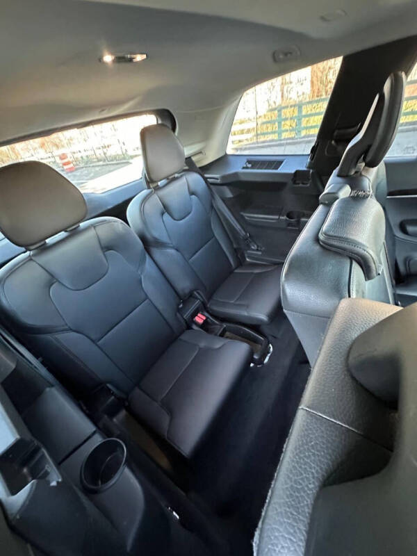 2019 Volvo XC90 T6 Momentum