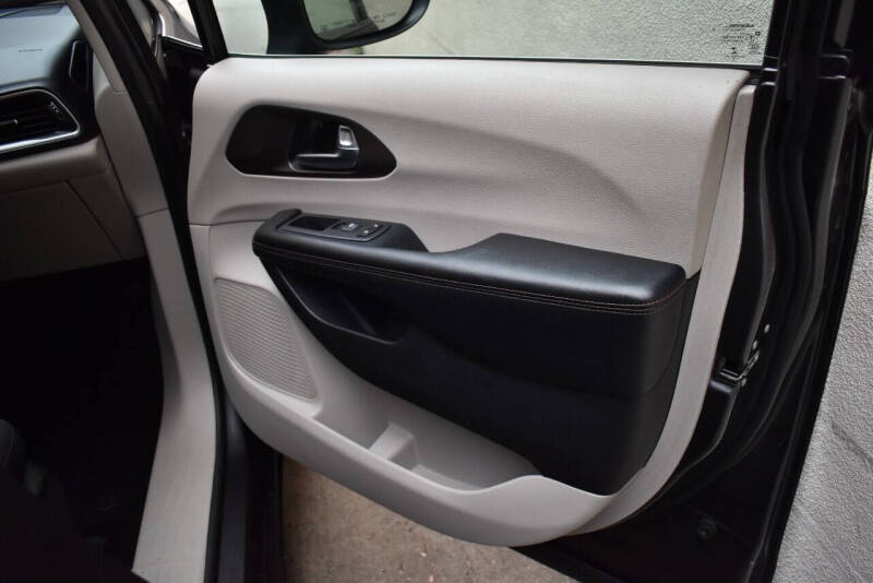 2019 Chrysler Pacifica L