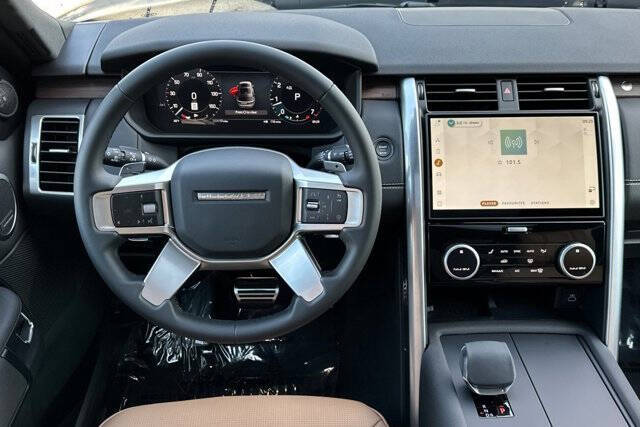 2025 Land Rover Discovery P360 Dynamic SE