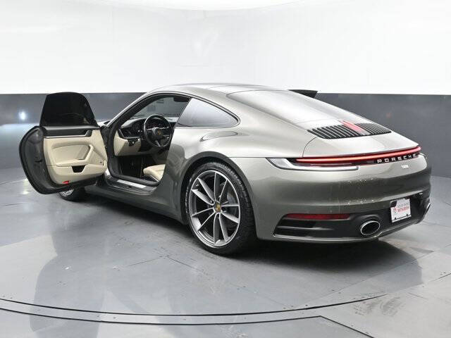 2022 Porsche 911 Carrera