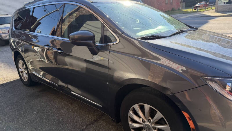 2017 Chrysler Pacifica Touring-L