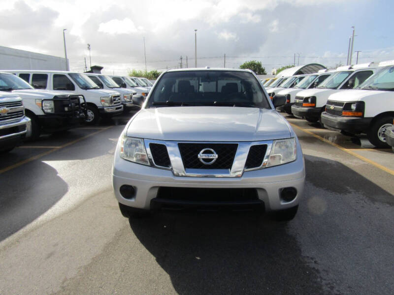 2015 Nissan Frontier SV photo 3