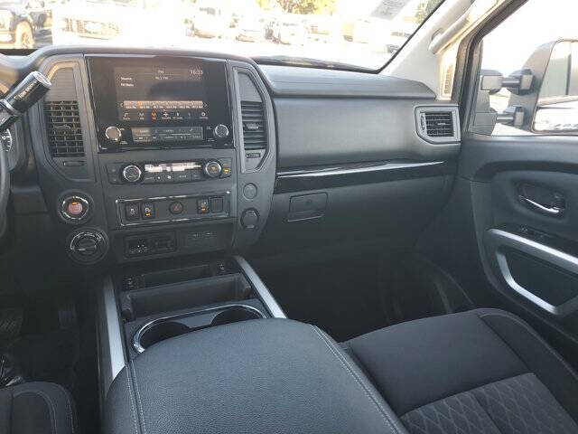 2024 Nissan Titan SV