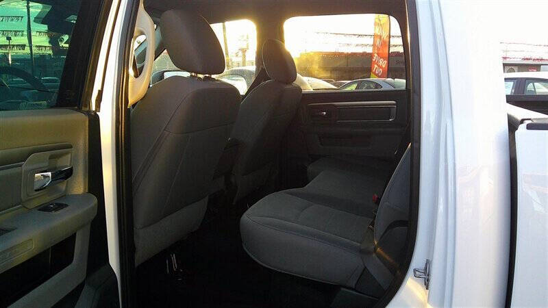 2017 RAM 1500 SLT