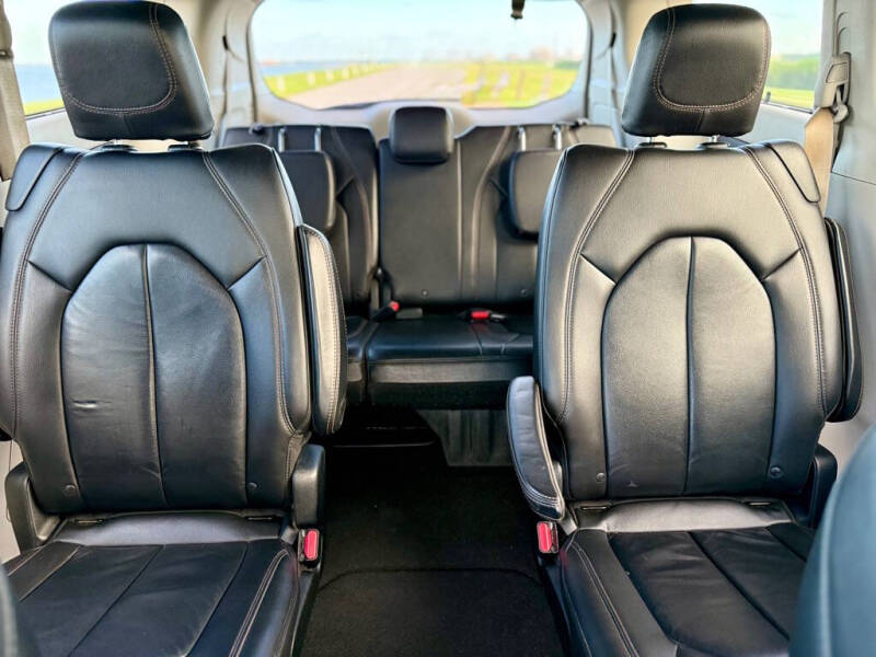 2017 Chrysler Pacifica Touring-L