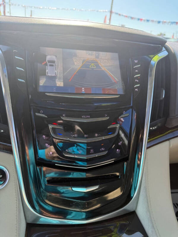 2017 Cadillac Escalade Luxury