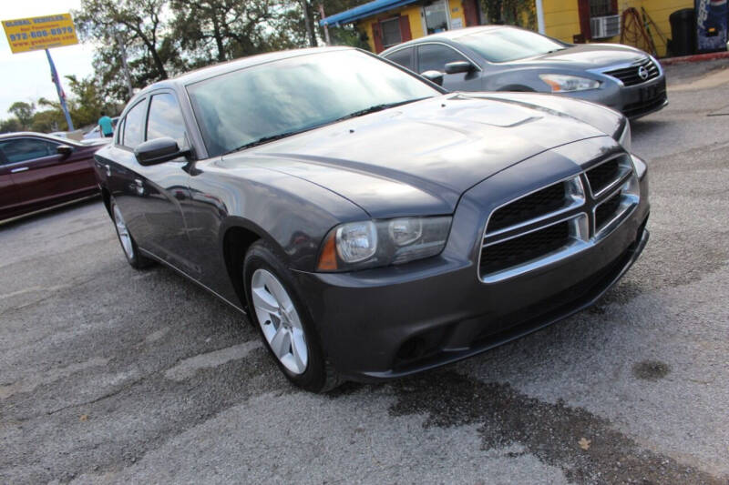 2013 Dodge Charger SE photo 2