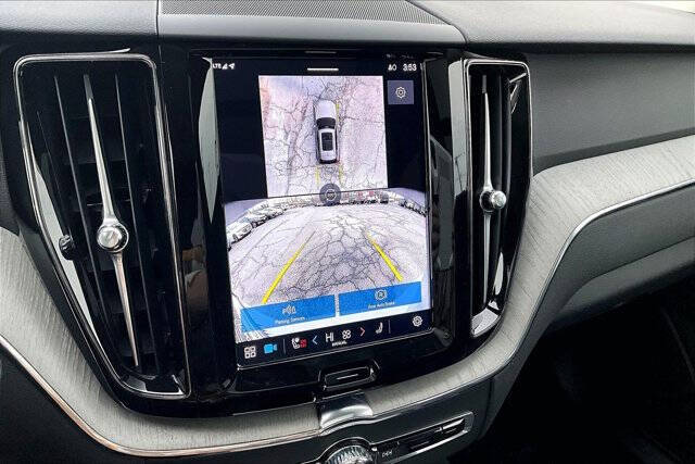 2025 Volvo XC60 B5 Plus Dark Theme