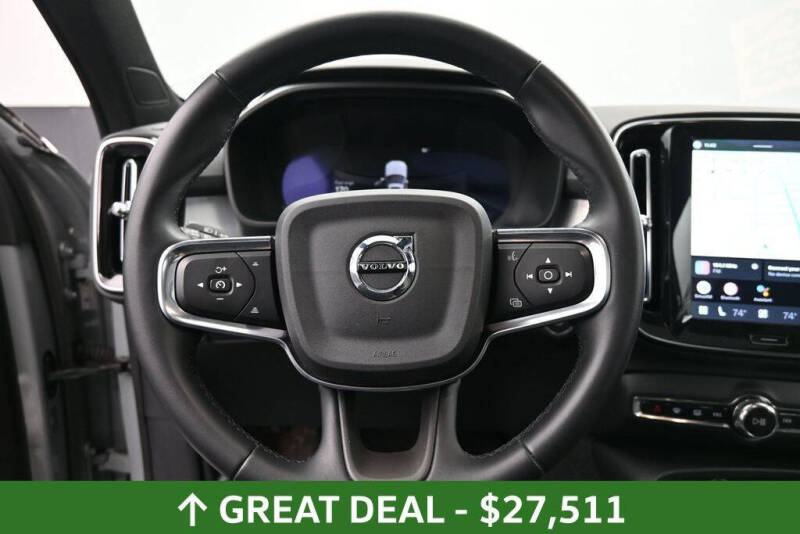 2025 Volvo XC40 B5 Core Bright Theme